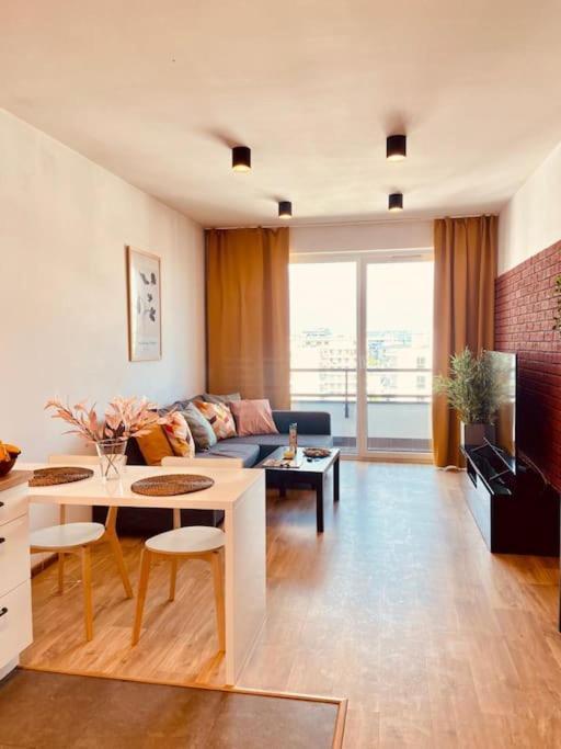 Spacious,Stylish And Comfortable 2 Room Apartment With Million Dollar View Варшава Екстериор снимка